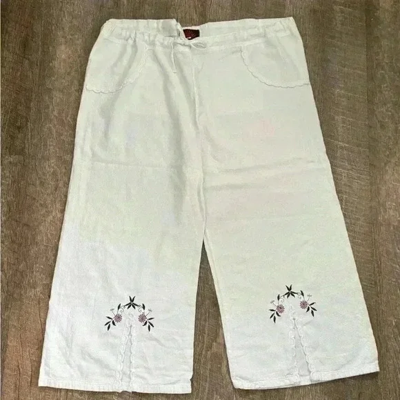 $10 Add-On 💟Plus Size Embroidered Drawstring Capris - Picture 2 of 11